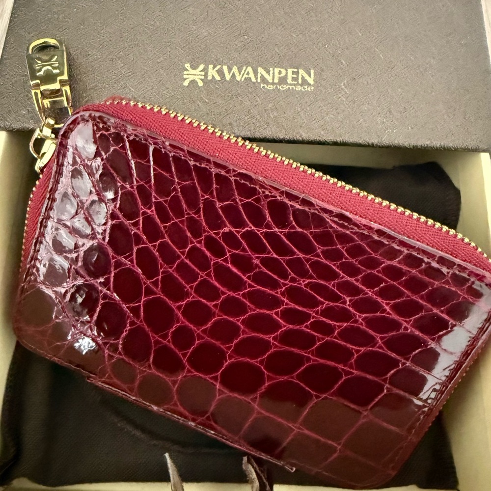 Kwanpen crocodile leather key holder